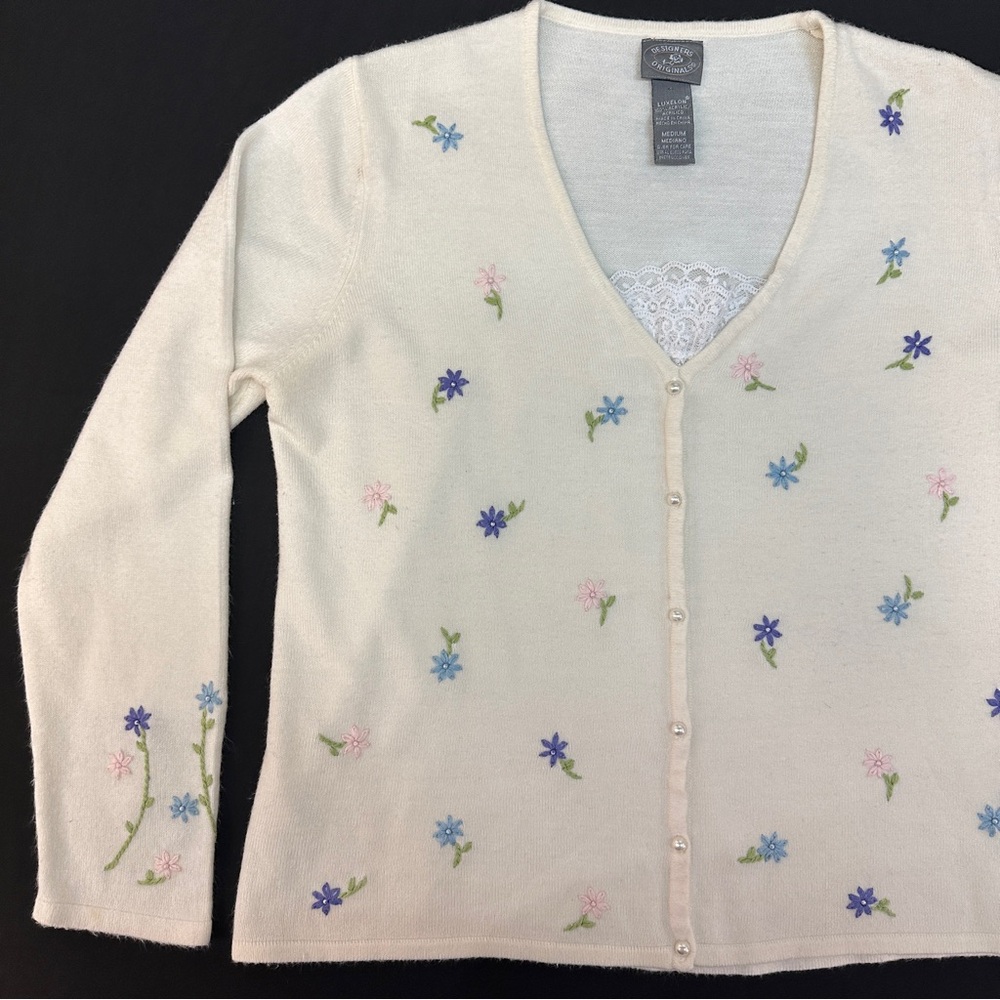 Vintage 90’s Susan Bristol Floral Embroidered Cream Cardigan Medium
